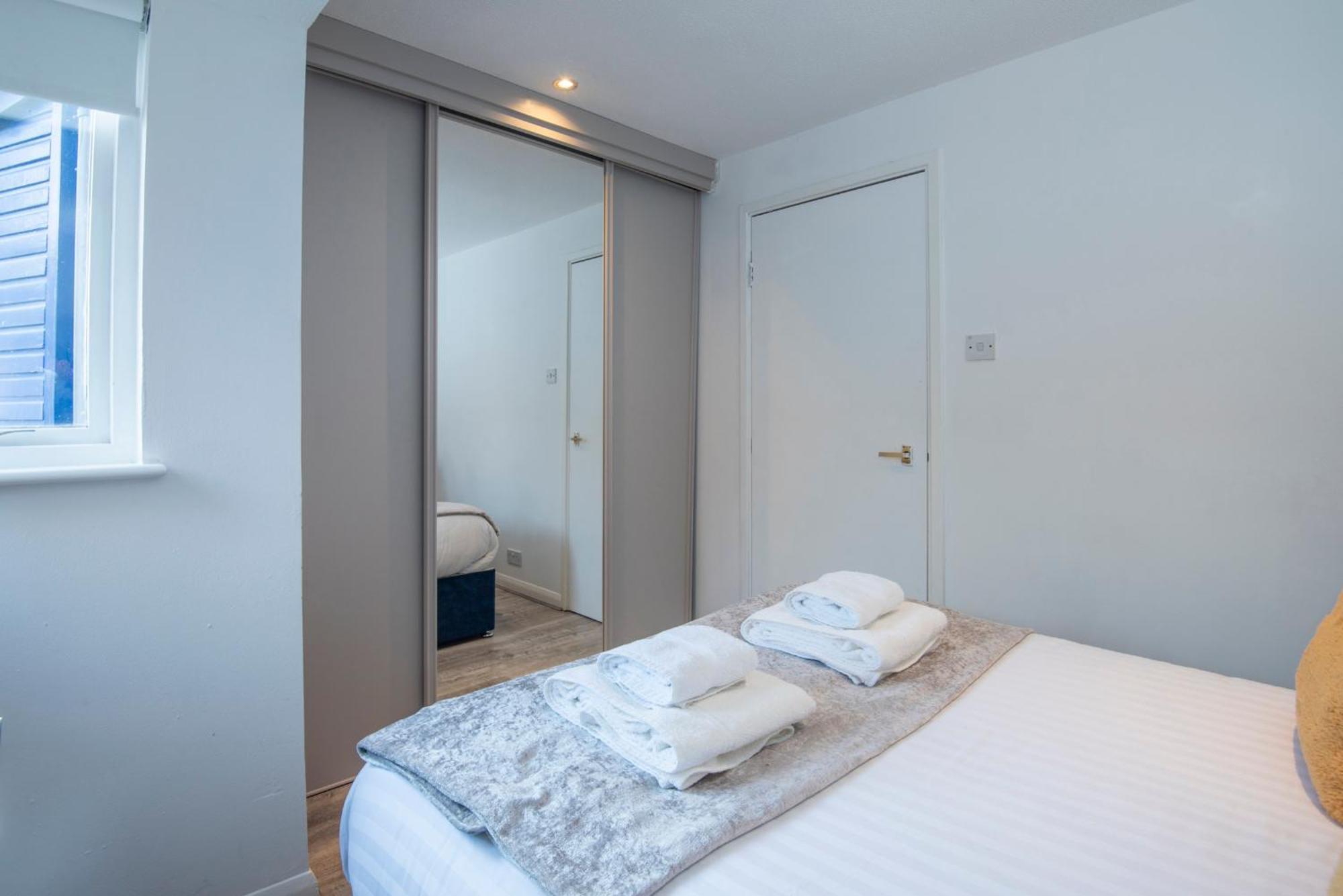 2 Bed Town House With Garden In Hackney, Londonアパートメント エクステリア 写真
