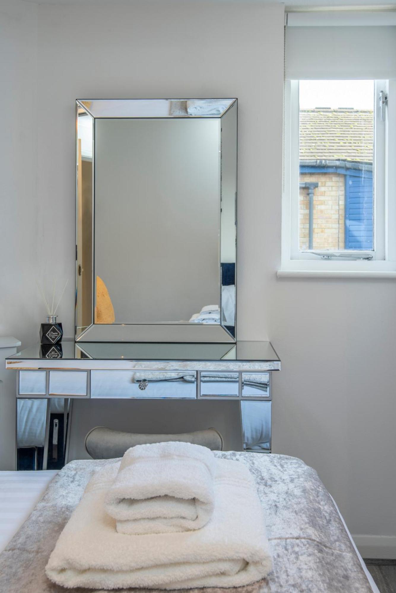 2 Bed Town House With Garden In Hackney, Londonアパートメント エクステリア 写真