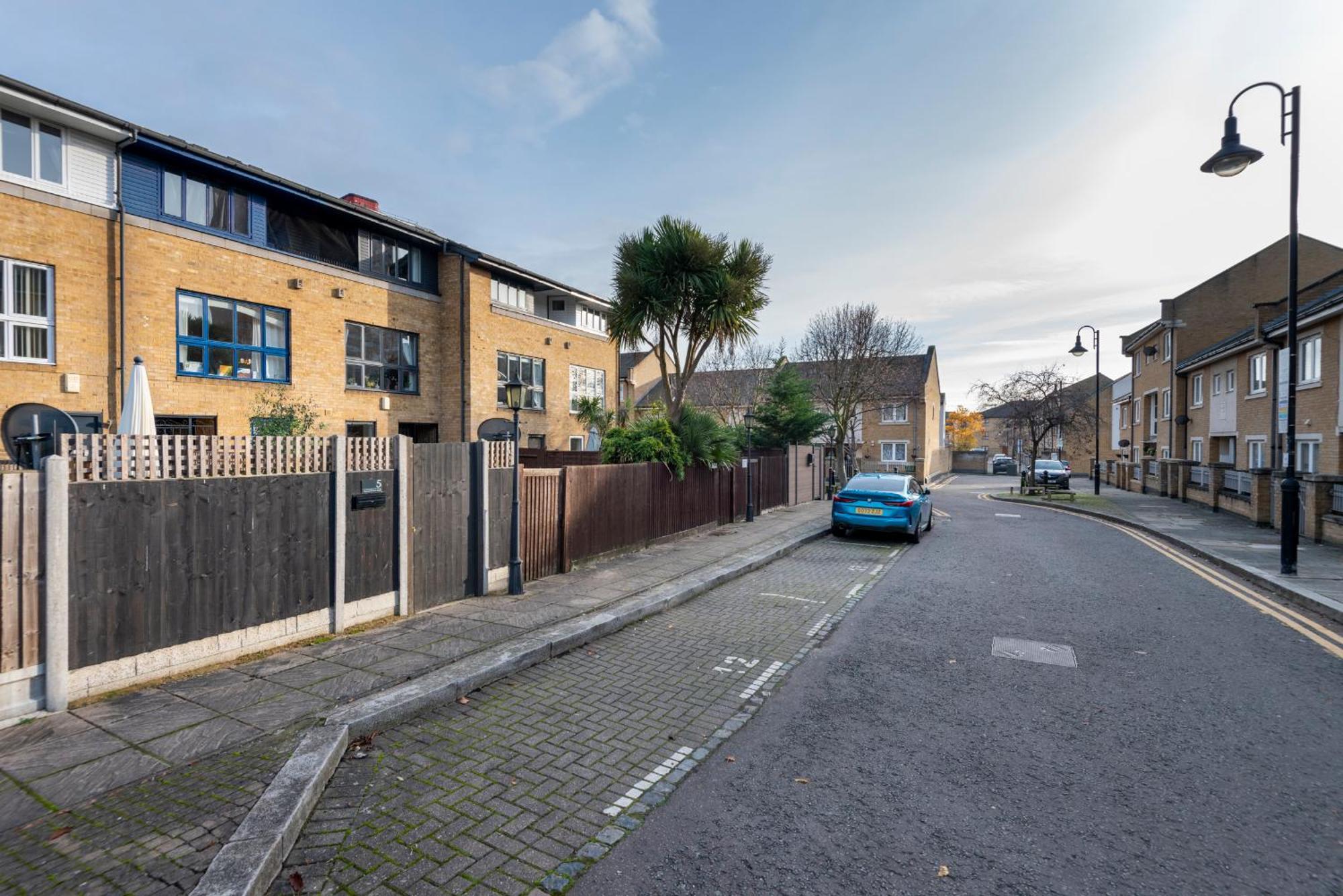 2 Bed Town House With Garden In Hackney, Londonアパートメント エクステリア 写真