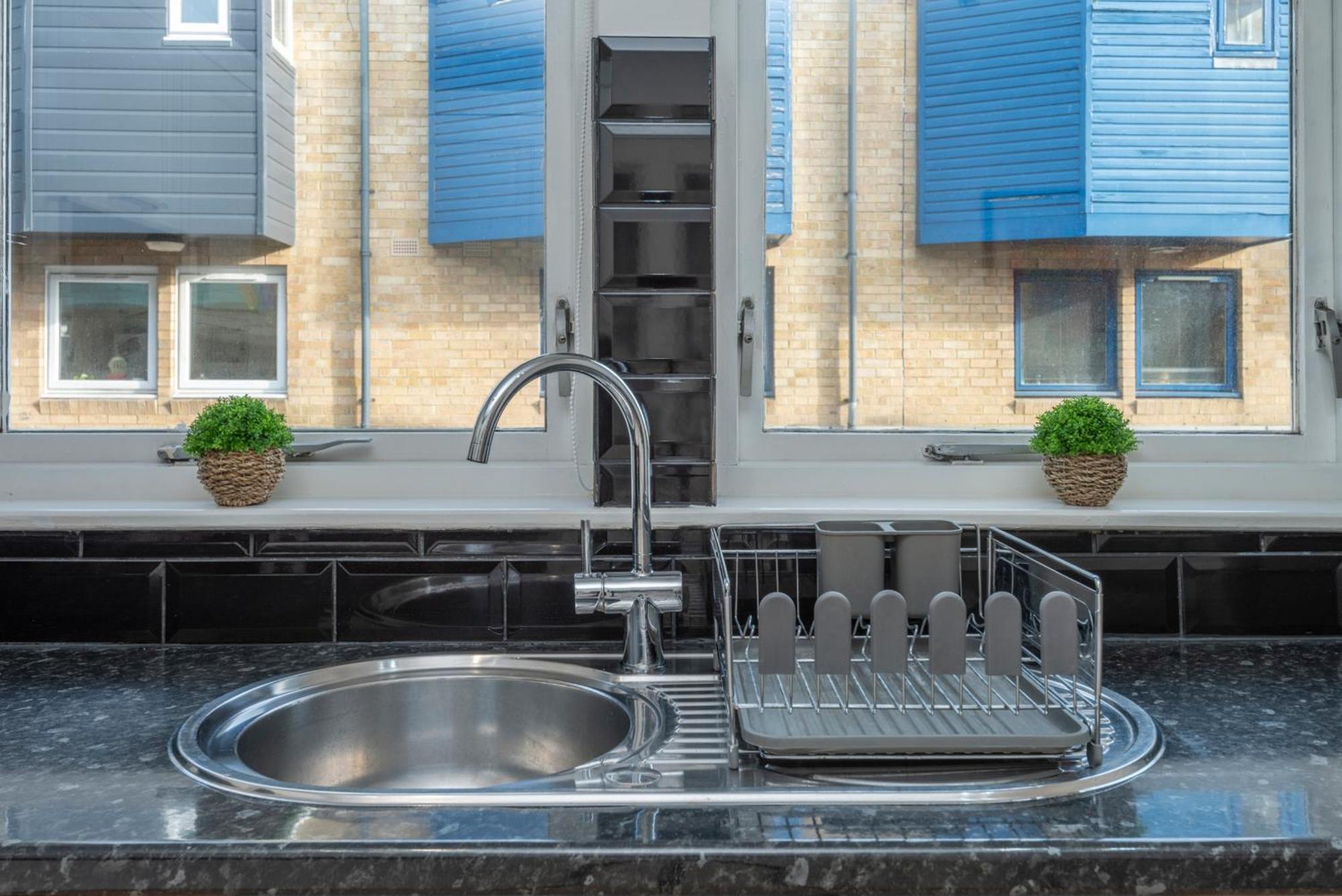 2 Bed Town House With Garden In Hackney, Londonアパートメント エクステリア 写真